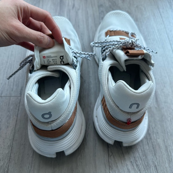 On Cloudnova - Picture 2 of 4